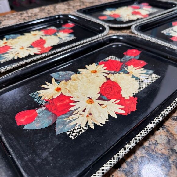 Vintage Mid-Century Red Roses White Daisies Black Metal Serving Trays Set of 4 - Picture 1 of 9